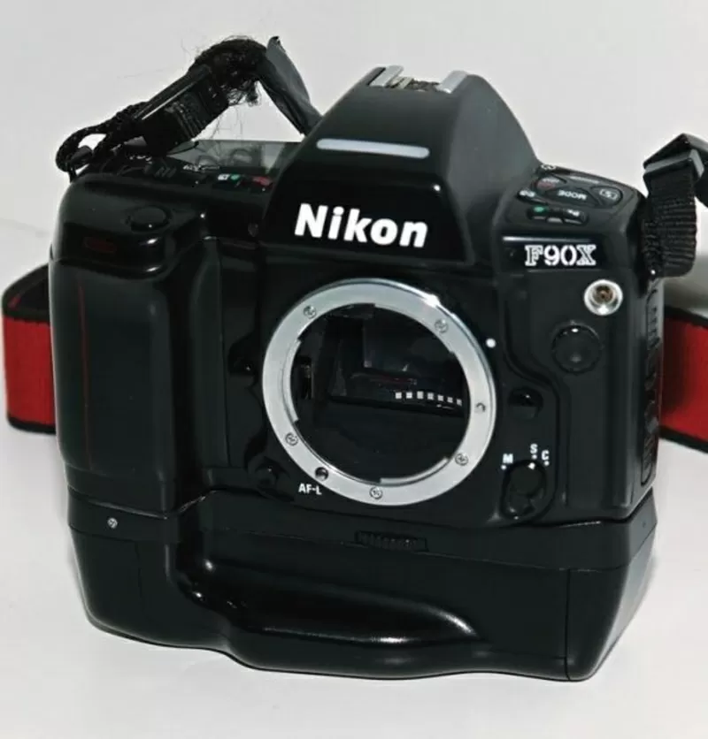 Продам плёночный фотоаппарат Nikon F90